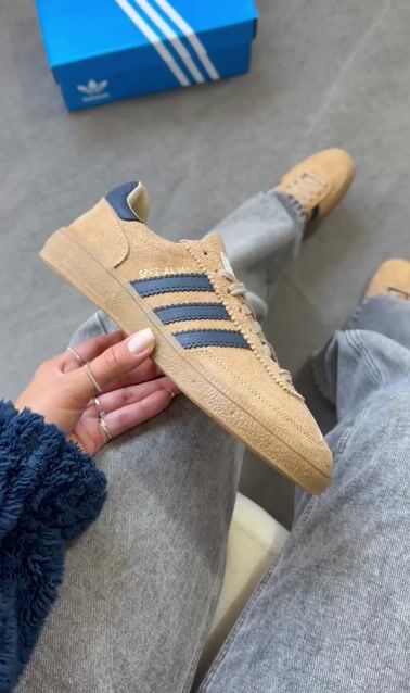 Vídeo de Adidas Spezial Couro Castor/Marinho FORMA PEQUENA