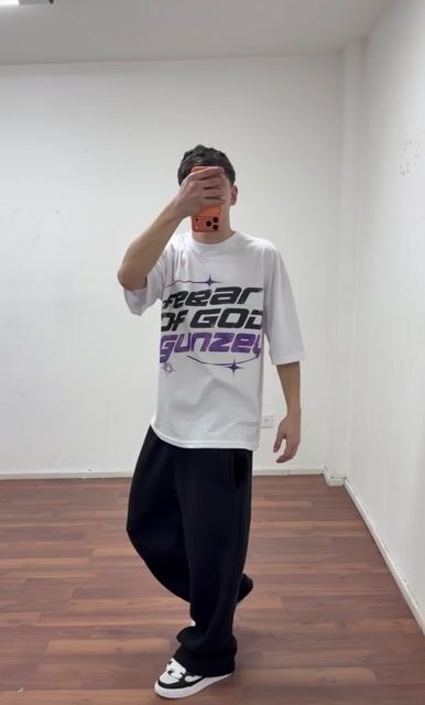 Video de Remera fear of God gunz