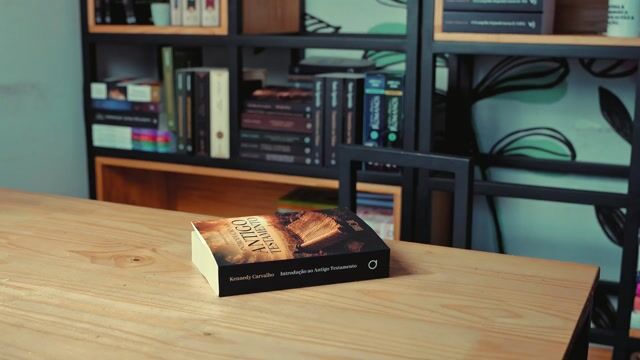 Vídeo de Livraria Cristã Com Cristo - Bíblias, livros evangélicos, vida cristã
