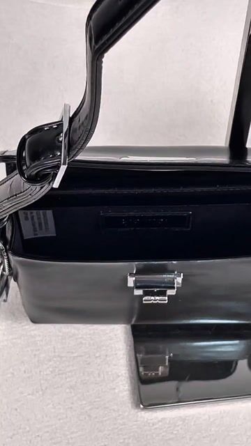 Video de Revel | Más que carteras