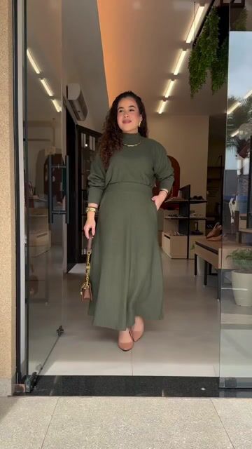 Video de Conjunto Feminino Blusa e Saia Midi Evasê Manga Longa