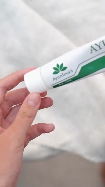 Video de Ayurdent Crema Dental 100% Natural Ayurdeva's Sin Flúor Sin Tacc 50grs