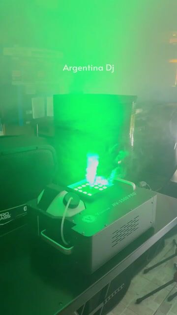 Video de Maquina de humo con luz led, vertical 1500 Watts