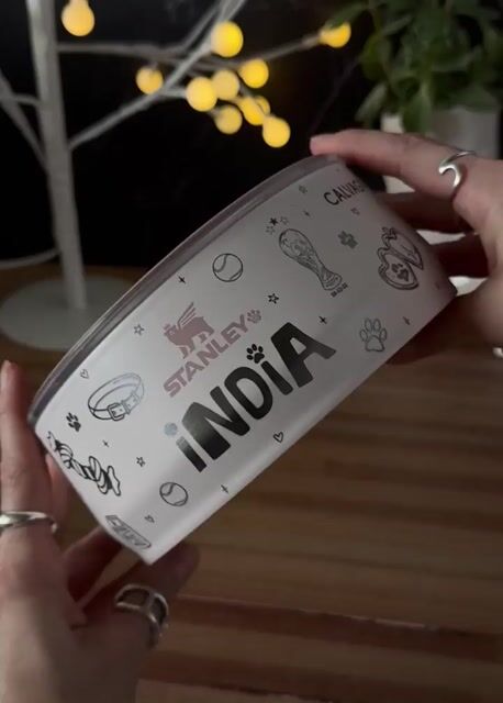 Video de LÍNEA MASCOTAS CARO CALVAGNI ✨: PET BOWL STANLEY| 709 ml FULL PERSONALIZADO - TÉRMICO - INDIA Y GALO