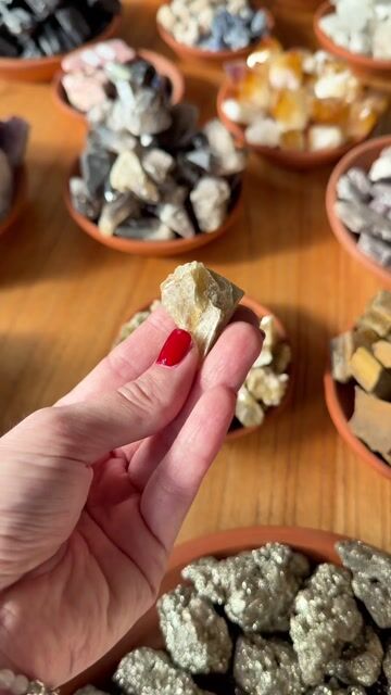 Video de MICA ESTRELLA PIEDRA EN BRUTO