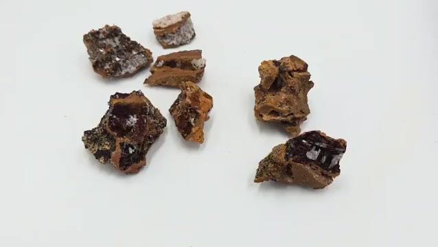 Video de 7 Piezas Hemimorfita Cristalizada en Matriz | Espécimen 680 g