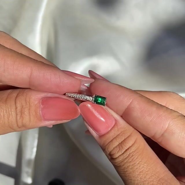 Video de Anel Fabiola · Prata 925 · Verde · Solitário · Minimalista