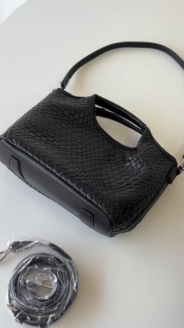 Vídeo de Bolsa 2 em 1 trançada preta