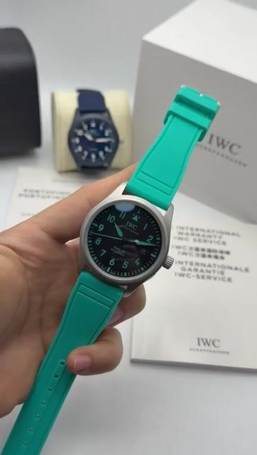 Video de IWC Pilot Mark XX Tiffany 41mm - Aço/Mostrador Preto - SILICONE