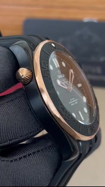 Video de Omega Seamaster 42mm - AÇO PRETO COM ROSE/MOSTRADOR PRETO - SILICONE