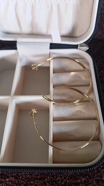 Vídeo de Argola Lisa Banhada a Ouro 18K Tamanho Único
