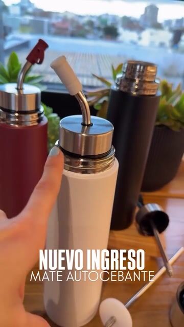 Video de TERMO AUTOCEBANTE ACERO INOXIDABLE 750 ml | FULL GRABADO PERSONALIZADO