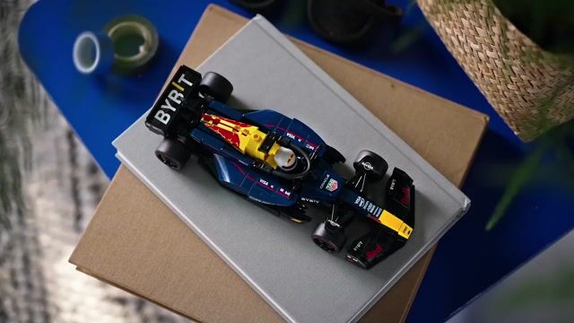 Vídeo de LEGO Red Bull RB20 F1 (Speed) 77243