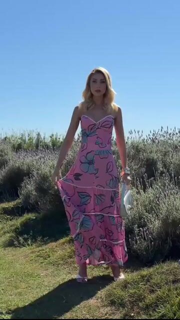 Video de CONJUNTO ESTAMPADO SAIA E CROPPED