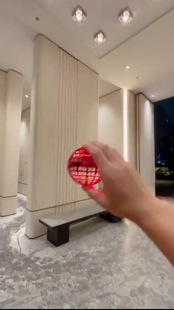 Video de Pelota voladora con luz