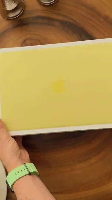 Video de Apple MacBook Neo 13 Pulgadas Chip A18 Pro 8GB RAM 512GB SSD Liquid Retina Cítrico Amarillo