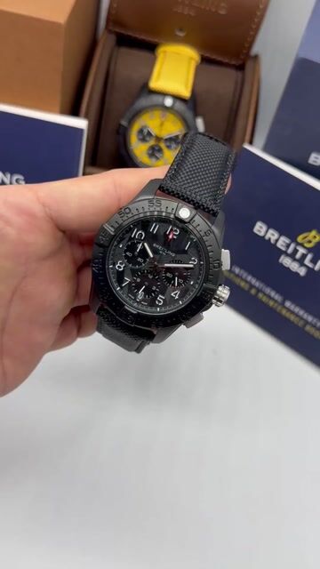 Video de Breitling Avenger Chronograph 44mm - AÇO PRETO/MOSTRADOR PRETO - NYLON