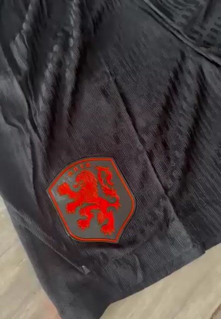 Video de SHORT HOLANDA 2026/27 NEGRO - TELA JUGADOR