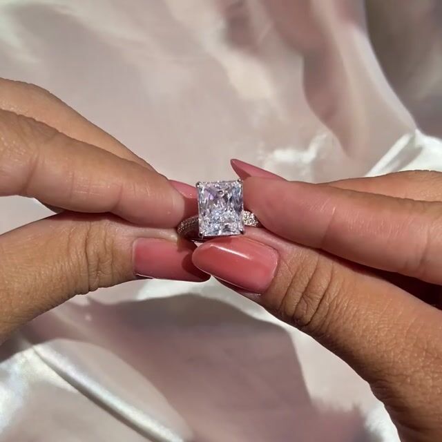Video de Anel Morgana · Prata 925 · 7ct · Solitário Pedra Alta · Aro Cravejado · Maxi