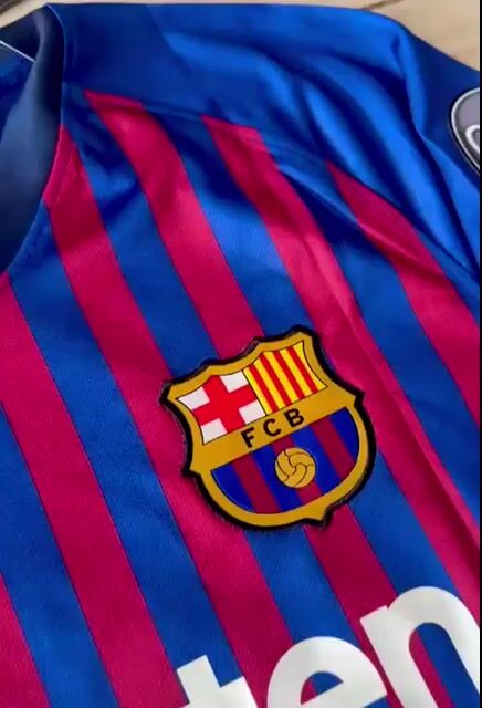 Video de CAMISETA BARCELONA 2018/19 TITULAR INIESTA 8