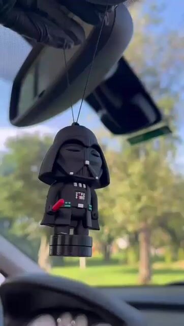 Vídeo de Aromatizador para Retrovisor Darth Vader – Pendente Aromático Recarregável para Carro