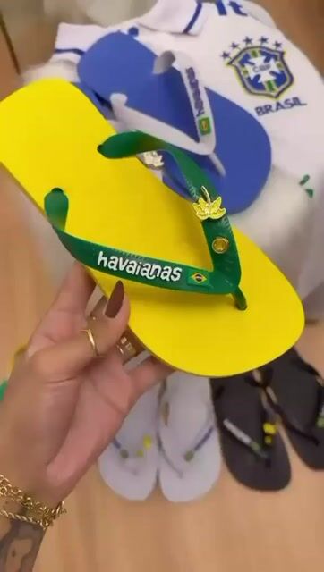 Video de Chinelo Brasil Tropical || Amarelo