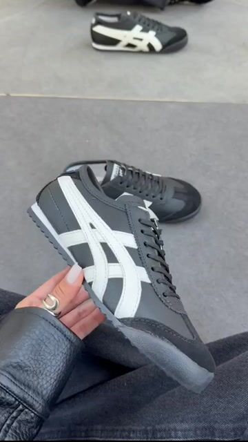 Vídeo de Tênis Onitsuka Tiger Preto Branco Couro Legítimo