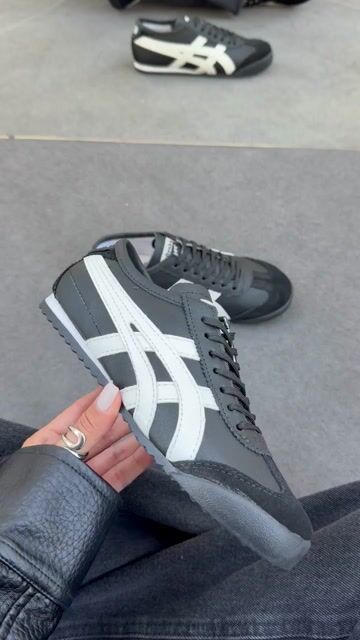 Vídeo de Onitsuka Tiger Couro Legítimo Preto/Branco