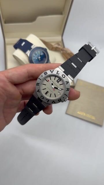 Video de Bvlgari Aluminium 40mm - AÇO/MOSTRADOR BRANCO - SILICONE