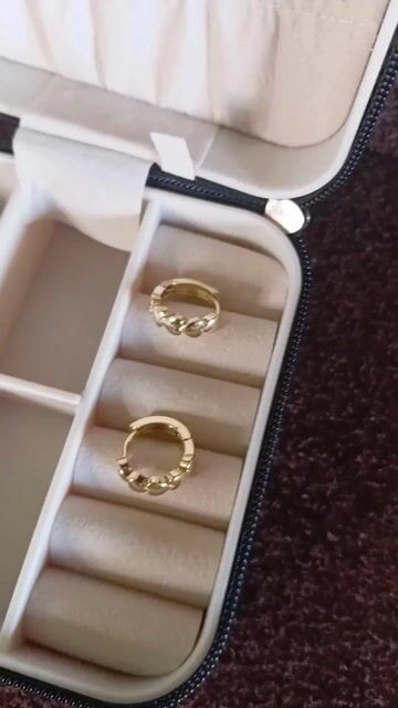 Vídeo de Argola de Coração Banhada a Ouro 18K Tamanho M