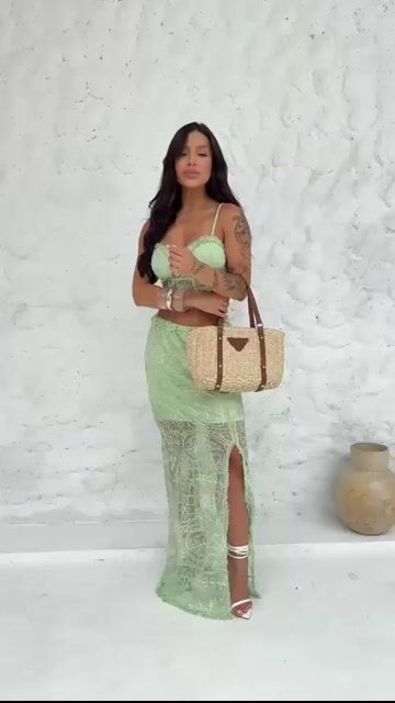 Video de Conjunto de Cropped e Saia em Renda