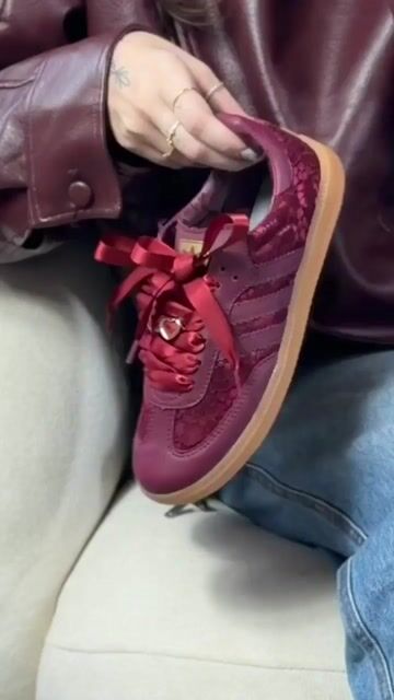 Video de Adidas Samba OG Edição Renda