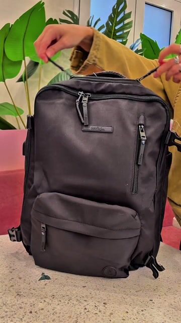 Video de Mochila deViaje Viral Negra - Equipaje de cabina portanotebook