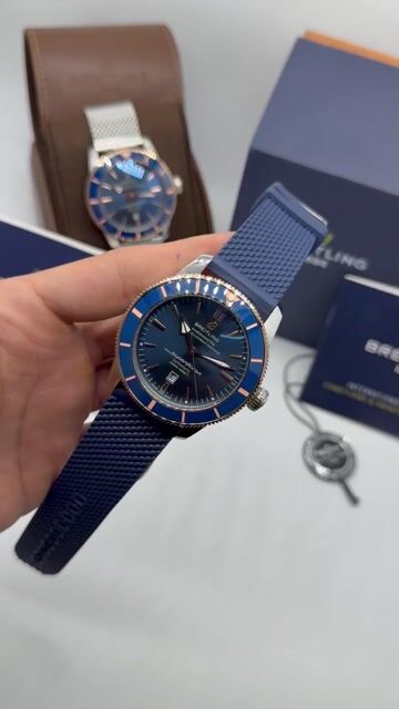 Video de Breitling Superocean 44mm - AÇO COM ROSE/MOSTRADOR AZUL - SILICONE