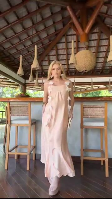 Video de Vestido longo com detalhes florais