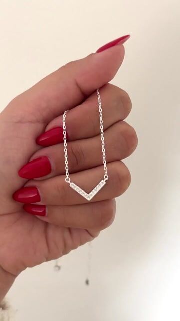 Video de Cadena con dije en V con piedras