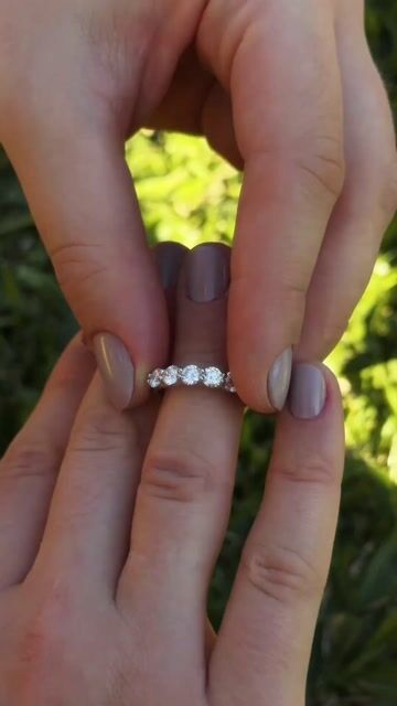 Video de Anel Citrino Natural e Moissanites em Prata 925 com Banho de Ouro 18K