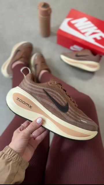 Video de Nike Vomero Plus Premium