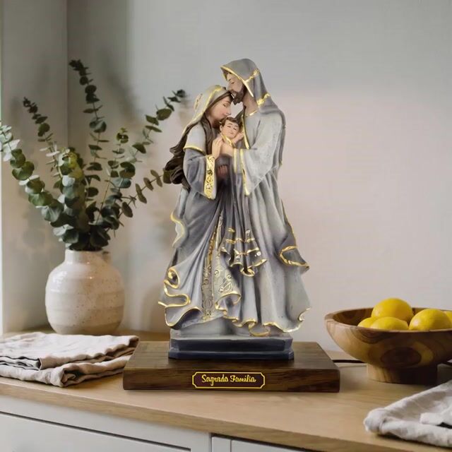 Video de IMAGEM SAGRADA FAMÍLIA CINZA COM STRASS - RESINA - 33CM