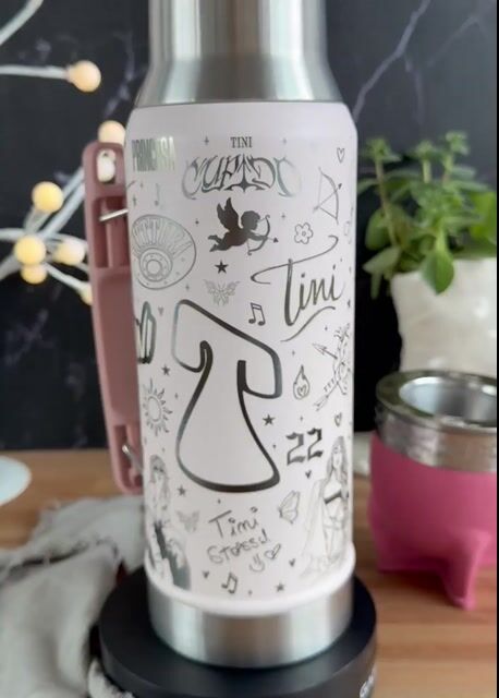 Video de TERMO MATE SYSTEM STANLEY ORIGINAL 1,2 litros - FULL GRABADO PERSONALIZADO + GRABADO EN TAPA - TEMÁTICA:TINI