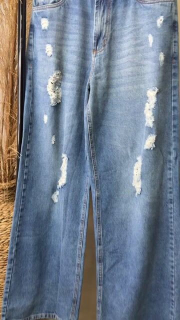 Video de Calça Jeans Wide Leg com Detalhes Destroyed