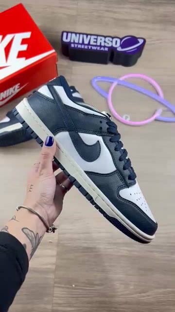 Vídeo de Dunk Low Azul marinho e branco