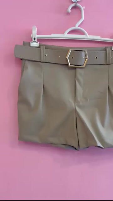 Video de 1010352 SHORT COURO CINTO BEGE