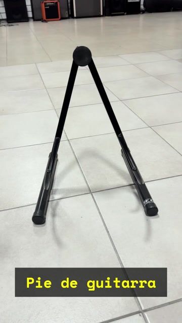 Video de Soporte Plegable Para Guitarra De Aluminio Regulable Antideslizante