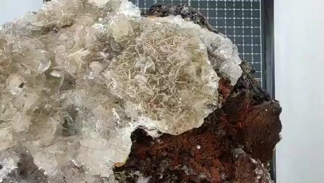 Video de 1.86 kg Calcita Hojosa (Razor Blade Calcite) (2 pz) - Minerales de Colección