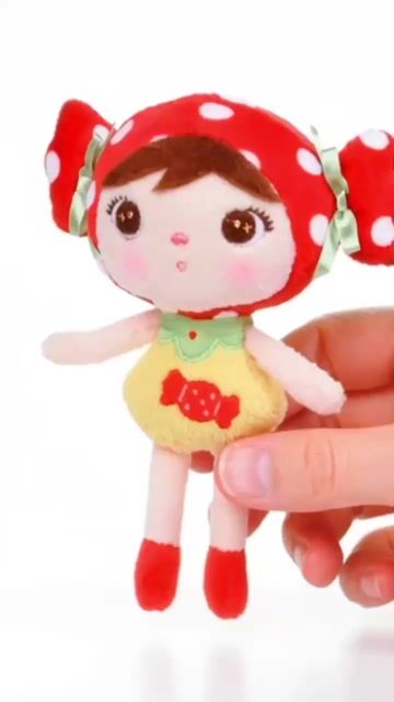 Video de MINI - METOO DOLL - BONECA 22CM KEPPEL CLÁSSICA BALA VERMELHA