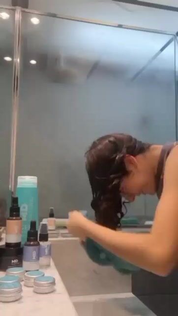 Video de Preventa disponible 6 de octubre-Gel capilar con proteína de arroz · Definición · Protección térmica · Filtro UV (BOTELLA Y REFILL)