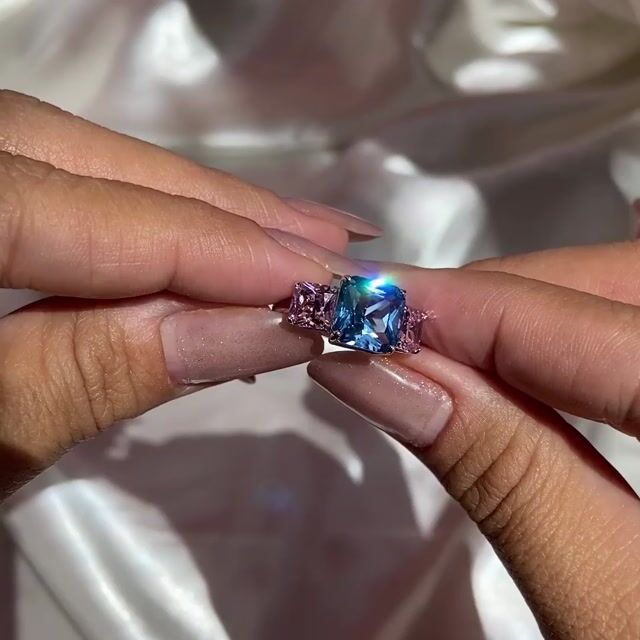Video de Anel Anita · Prata 925 · Rosa e Azul · Três Pedras