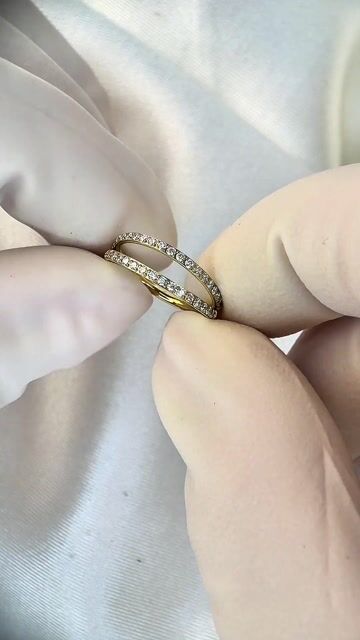 Vídeo de Argola dupla cravejada clicker - Titânio PVD Gold