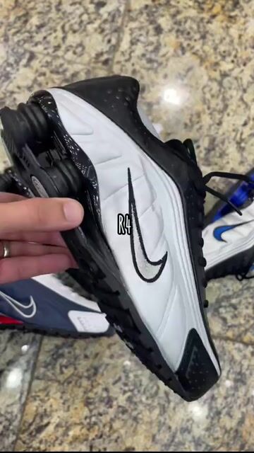 Vídeo de NIKE R4 4 MOLAS VIETNÃ
